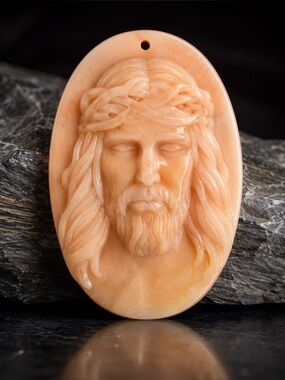 Hand-Carved Natural Peach Stone Jesus Christ Pendant | Crown of Thorns Relief